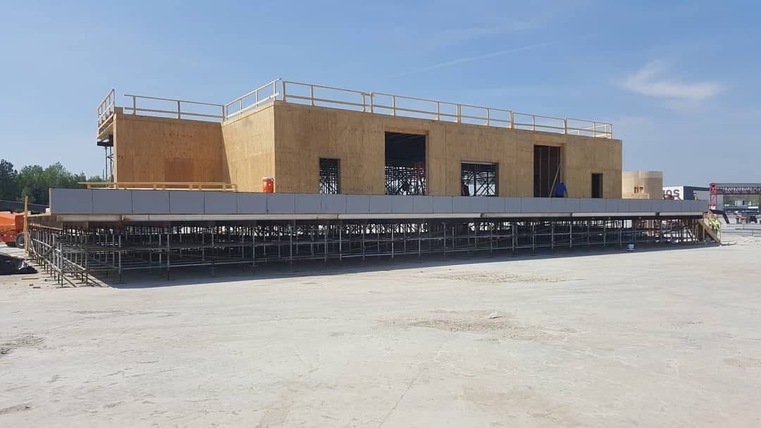 Gallery photos for Rooftop Mastery on the 'Rampage' Movie Set: Image #2