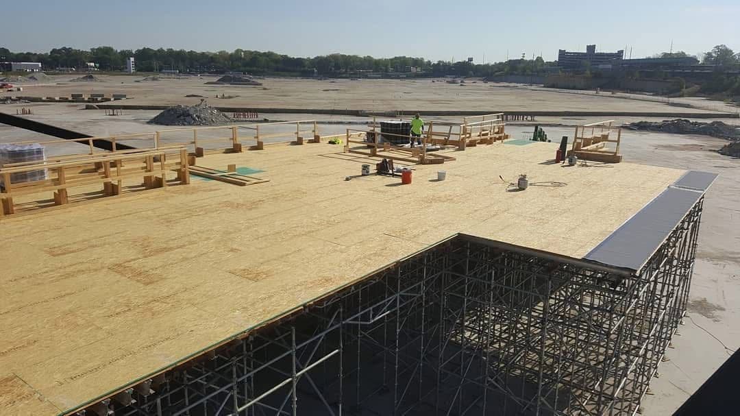 Gallery photos for Rooftop Mastery on the 'Rampage' Movie Set: Image #3