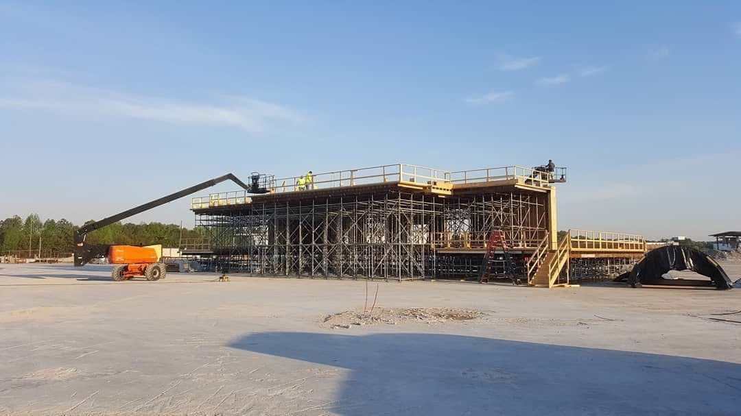 Gallery photos for Rooftop Mastery on the 'Rampage' Movie Set: Image #1