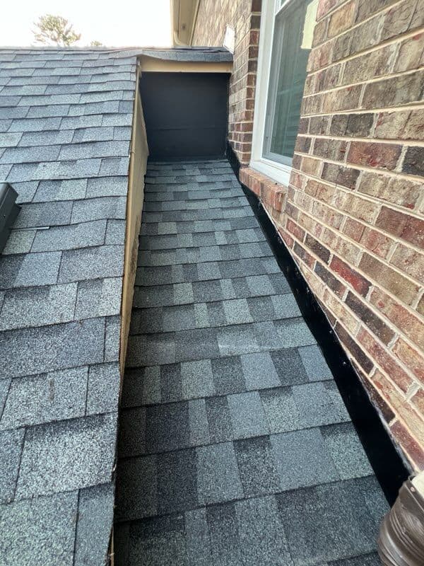 Gallery photos for Stunning Roof Renovation with Shingle Perfection: Image #3